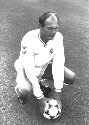 Predrag Spasic tuvo una gran actuaci¨®n en el Mundial de Italia 1990 con Yugoslavia, y el Real Madrid se fij¨® en ¨¦l. El club madrile?o pag¨® 200 millones de pesetas (1.2 millones de euros) en 1990. Su rendimiento no fue el esperado y acab¨® en el banquillo. Esa misma temporada fue traspasado al Osasuna.