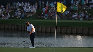 PONTE VEDRA BEACH, FLORIDA - MARCH 15: J.J. Spaun of the United States putts on the 17th green during the third round of THE PLAYERS Championship on the Stadium Course at TPC Sawgrass on March 15, 2025 in Ponte Vedra Beach, Florida. Jared C. Tilton/Getty Images/AFP (Photo by Jared C. Tilton / GETTY IMAGES NORTH AMERICA / Getty Images via AFP)