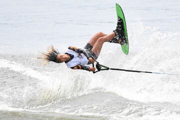 La malaya Aaliyah Yoong Hanifah durante la competici¨®n de esqu¨ª acu¨¢tico de los Juegos Asi¨¢ticos.