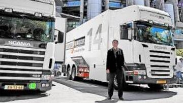 <b>MÁXIMA CALIDAD. </b>Juanjo García, ante la unidad móvil HD.