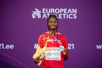 La saltadora de 19 a?os se proclamó subcampeona europea Sub-20 de longitud y después, en el Mundial Sub-20, logró la plata en triple salto terminado quinta también en longitud. Su familia procede de Nigeria, nació en Marruecos y llegó a Espa?a en patera con a?o y medio. Se ha incorporado al 'Team Pedroso' en Guadalajara.