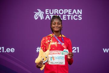 La saltadora de 19 años se proclamó subcampeona europea Sub-20 de longitud y después, en el Mundial Sub-20, logró la plata en triple salto terminado quinta también en longitud. Su familia procede de Nigeria, nació en Marruecos y llegó a España en patera con año y medio. Se ha incorporado al 'Team Pedroso' en Guadalajara. 