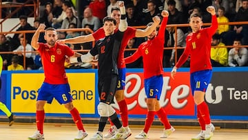 La Selección Española de fútbol sala celebra la victoria ante Italia.