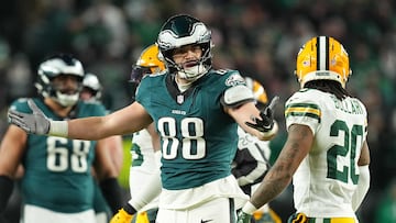 PHILADELPHIA, PENNSYLVANIA - JANUARY 12: Dallas Goedert #88 of the Philadelphia Eagles reacts in the second quarter of a game against the Green Bay Packers during the NFC Wild Card Playoff at Lincoln Financial Field on January 12, 2025 in Philadelphia, Pennsylvania. Mitchell Leff/Getty Images/AFP (Photo by Mitchell Leff / GETTY IMAGES NORTH AMERICA / Getty Images via AFP)