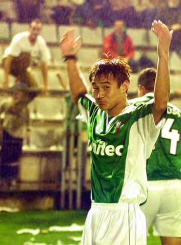 Dej¨® la liga espa?ola en el 2002 para marcharse a Jap¨®n. Lleva retirado del f¨²tbol desde el a?o 2006.