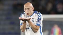 V&iacute;ctor Mollejo celebra un gol con el Tenerife.