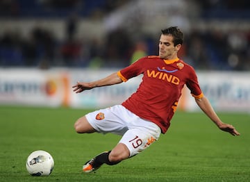 En verano de 2011, Fernando Gago se incorpora como cedido a la Roma por el Real Madrid. En la temporada que estuvo en Roma disputó 33 partidos repartidos entre la Serie A y la Coppa de Italia.