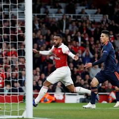 Lacazette toma ventaja