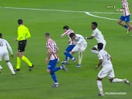 La entrada de Valverde a Baena que supuso la expulsión para el uruguayo en el minuto 77 del derbi que enfrenta a Real Madrid y Atlético en la jornada 29 de LaLiga EA Sports.