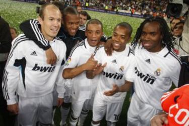 La siguiente temporada Bernd Schuster le brindaría más confianza y jugaría más minutos. Además, la marcha de Roberto Carlos al Fenerbahce, ayudaría a que fuera demostrando su fútbol. Al finalizar la temporada 2007-2008 repetiría la conquista del título de Liga. En la imagen junto a Robben, Baptistao, Robinho y Balboa.