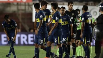 Players of Boca Juniors leave the field at the end of the first half of their Argentina First Division Superliga football match against Argentinos Juniors at Diego Armando Maradona stadium, in Buenos Aires, on March 5, 2018. / AFP PHOTO / Alejandro PAGNI