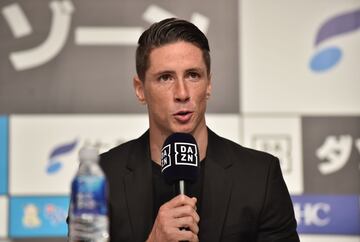 Fernando Torres tras 18 a?os anunci¨® su retira en un rueda de prensa ofrecida en Tokyo. "Ha llegado el momento de poner punto y final a mi carrera" dijo el delantero fuenlabre?o.