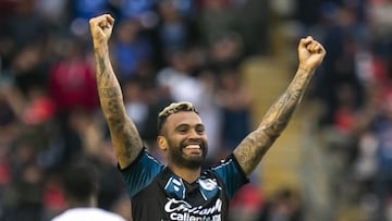Julián Velázquez cerca de salir de Xolos