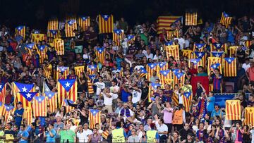 Grupos soberanistas repartirán 30.000 esteladas en el Camp Nou