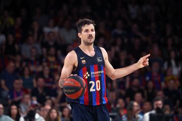 Tras brillar con el Joventut, el argentino se comprometió con el Real Madrid, aunque su estancia en 'la casa blanca' no fue como esperaba los dos años que estuvo. Llegó como MVP de la ACB y se marchó sin poder despedirse en la pista (se lesionó en semifinales) y sabiendo que no contaban con él. En la Ciudad Condal, en cambio, se convirtió en una de las piezas clave del equipo azulgrana.