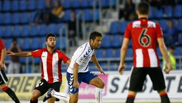 El Tenerife, ante el Bilbao Athletic en una imagen de archivo.