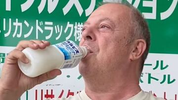 Prueba el “agua con leche” que venden en los súper de Japón y deja clara su opinión