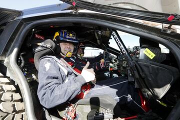 Tomás Roncero ejerció de copiloto de Carlos Sainz por un día en la base militar del Goloso a los mandos del Peugeot 3008 DKR Maxi, el mismo coche con el que el bicampeón ganó el Dakar 2018.