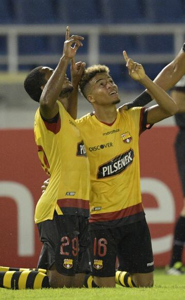 Junior de Barranquilla y Barcelona de Guayaquil se enfrentaron en el estadio Metropolitano por la penúltima fecha del Grupo A de la Copa Libertadores.