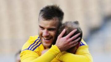 Yarmolenko celebra un gol de Ucrania contra Noruega.