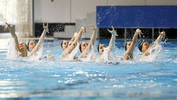 El equipo español de natación sincronizada, durante un entrenamiento.