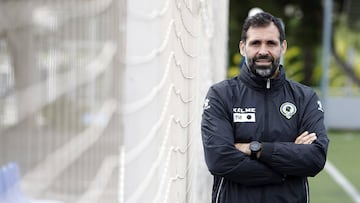 Jesús Muñoz, técnico del Hércules, posa para AS.