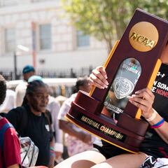 Are WNBA teams allowed to trade players on draft night? These are the rules