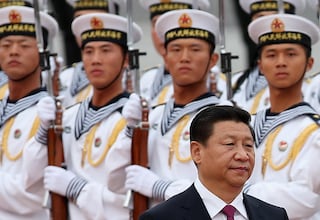 Misiles con agua y generales borrados: Xi Jinping copia a Stalin en la mayor purga en la cúpula del ejército chino