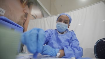 Hallan el anticuerpo capaz de neutralizar todas las variantes del COVID