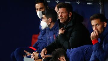 Simeone, en el banquillo del Atl&eacute;tico-Getafe.