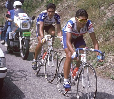 Una de las gestas más recordadas del navarro no acabó en victoria pero sí con el primer maillot amarillo de aquel Tour 1991 que le coronaría por primera vez. El día anterior a su exhibición, habían sido los franceses los que se habían lucido en la llegada a Jaca. Al día siguiente, Indurain protagonizó uno de sus capítulos más memorables, una cabalgada junto a Claudio Chiapucci, el magnífico escalador italiano apodado el ‘Diablo’, que atacó aquel día en la subida al Tourmalet. Pero el que hizo daño de verdad fue Indurain en el descenso. En el valle esperó al italiano y la temible pareja (ganó Chiapucci la etapa) sacó 1:29 a Bugno, 2:50 a Fignon, 7:18 a Lemond…
