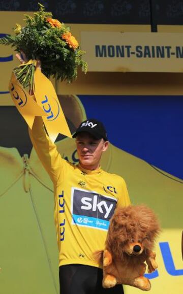 Chris Froome con el maillot amarillo.