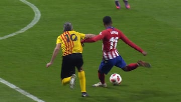 Llevaba 3' en el campo e hizo esto: Lemar con su pierna mala...