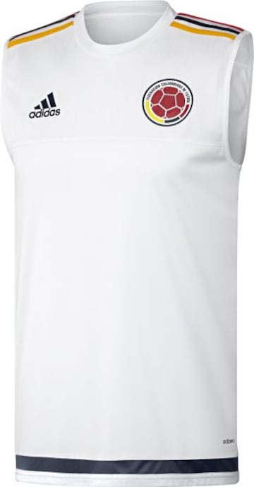 Jersey de entrenamiento color blanco, con las mismas rayas en el pecho de la mayoría de prendas