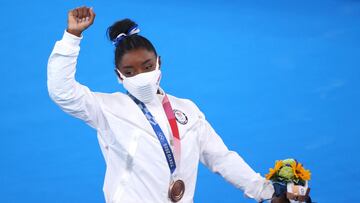 Tokyo 2020 Olympics - Gymnastics - Artistic - Women&#039;s Beam - Medal Ceremony - Ariake Gymnastics Centre, Tokyo, Japan - August 3, 2021.  Bronze medallist Simone Biles of the United States gestures. REUTERS/Lindsey Wasson