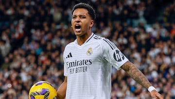 MADRID, 08/02/2025.- El delantero del Real Madrid Rodrygo Goes, durante el partido de LaLiga de fútbol que Real Madrid y Atlético de Madrid disputan este sábado en el estadio Santiago Bernabéu. EFE/Chema Moya
