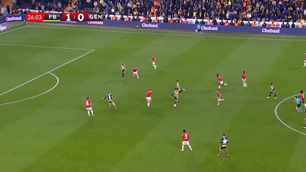 Asensio, ¡qué locura acabas de hacer!: se reencarna en Guti para dar la asistencia de su vida