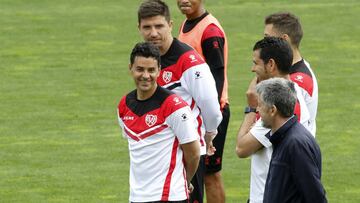 M&iacute;chel y su cuerpo t&eacute;cnico, durante un entrenamiento.