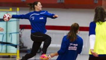 Macarena Aguilar, en un entrenamiento de Espa&ntilde;a en Gij&oacute;n.