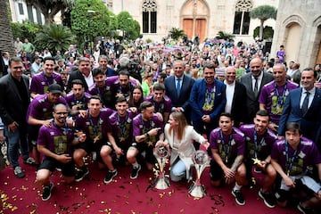 La plantilla del Palma Futsal, durante la celebración en el Consolat de Mar. 