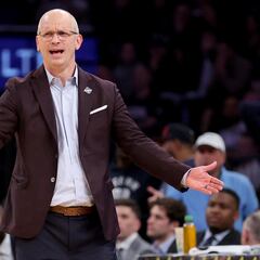Dan Hurley’s contract with UCONN: How much money does the University of Connecticut coach make?