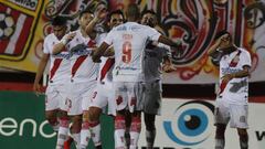 Curicó venció a Huachipato y es el único escolta de Católica