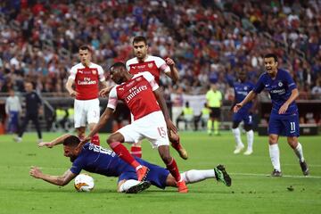El ¨¢rbitro Gianluca Rocchi pit¨® penalti de Ainsley Maitland-Niles a Olivier Giroud.