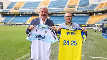 Vizca¨ªno y Jorge Mor¨¢n, durante la presentaci¨®n de Silb? Telecom como patrocinador del C¨¢diz CF para la temporada 2024-25.