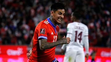 Futbol, Chile vs Venezuela.
Clasificatorias al mundial de Catar 2022.
El jugador de Chile Erick Pulgar, derecha, celebra su gol contra Venezuela durante el partido por las clasificatorias al Mundial de Catar 2022 realizado en el Estadio San Carlos de Apoquindo
Santiago, Chile.
14/10/2021
Andres Pina/Photosport
Football, Chile vs Venezuela.
2022 World cup Qatar qulifying match.
Chile 's player Erick Pulgar, right, celebrate his goal against Venezuela during the 2022 Qatar World Cup qualifier football match at San Carlos de Apoquindo
stadium Santiago, Chile.
10/14/2021
Andres Pina/Photosport