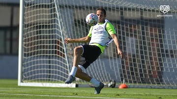 Mario Su&aacute;rez, en un entrenamiento del Rayo.