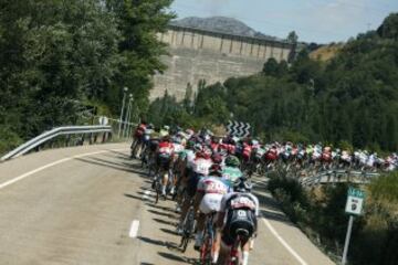 El pelot¨®n durante la novena etapa de la Vuelta Ciclista a Espa?a.