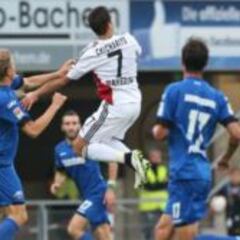 Chicharito Hernández juega 73’ en debut con Bayer Leverkusen