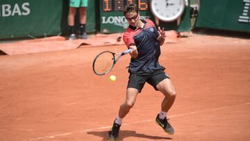 Tommy Robredo devuelve una bola durante su partido ante Grigor Dimitrov en Roland Garros 2017.