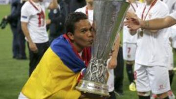 Bacca, con el título.